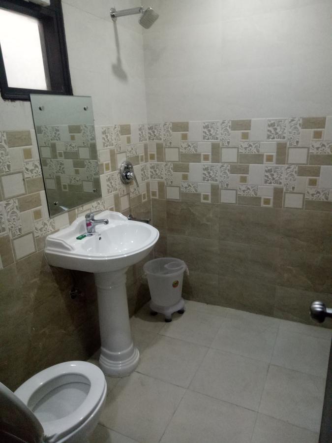 Hotel Nathu Palace New Delhi Ngoại thất bức ảnh